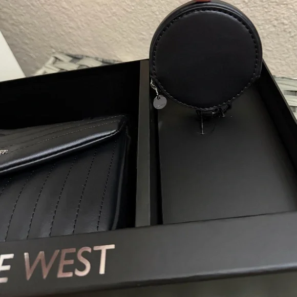 Nine West Sleigh Mini Quilted Crossbody Bag Set – Black – NWT - Picture 9 of 13